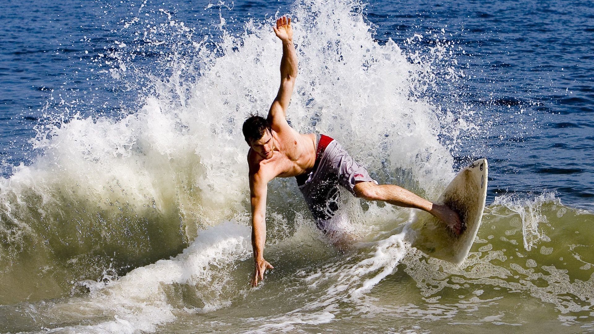 开云体育APP下载-从孟菲斯到慕尼黑，现代竞技场上的英雄主义回响