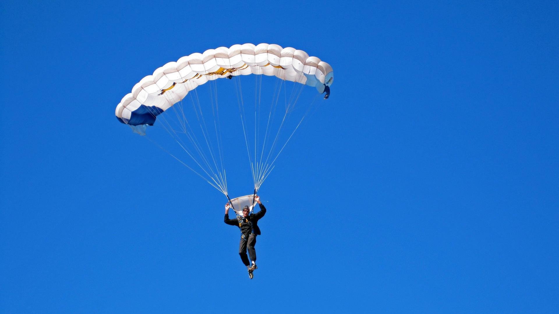 黄潜艇击沉非洲雄鹰！战术精密拆解，厄德高导演艺术胜利